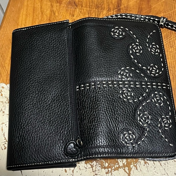 Brighton Black Leather Swirl Stitch Crossbody Bag Vintage - Picture 17 of 17